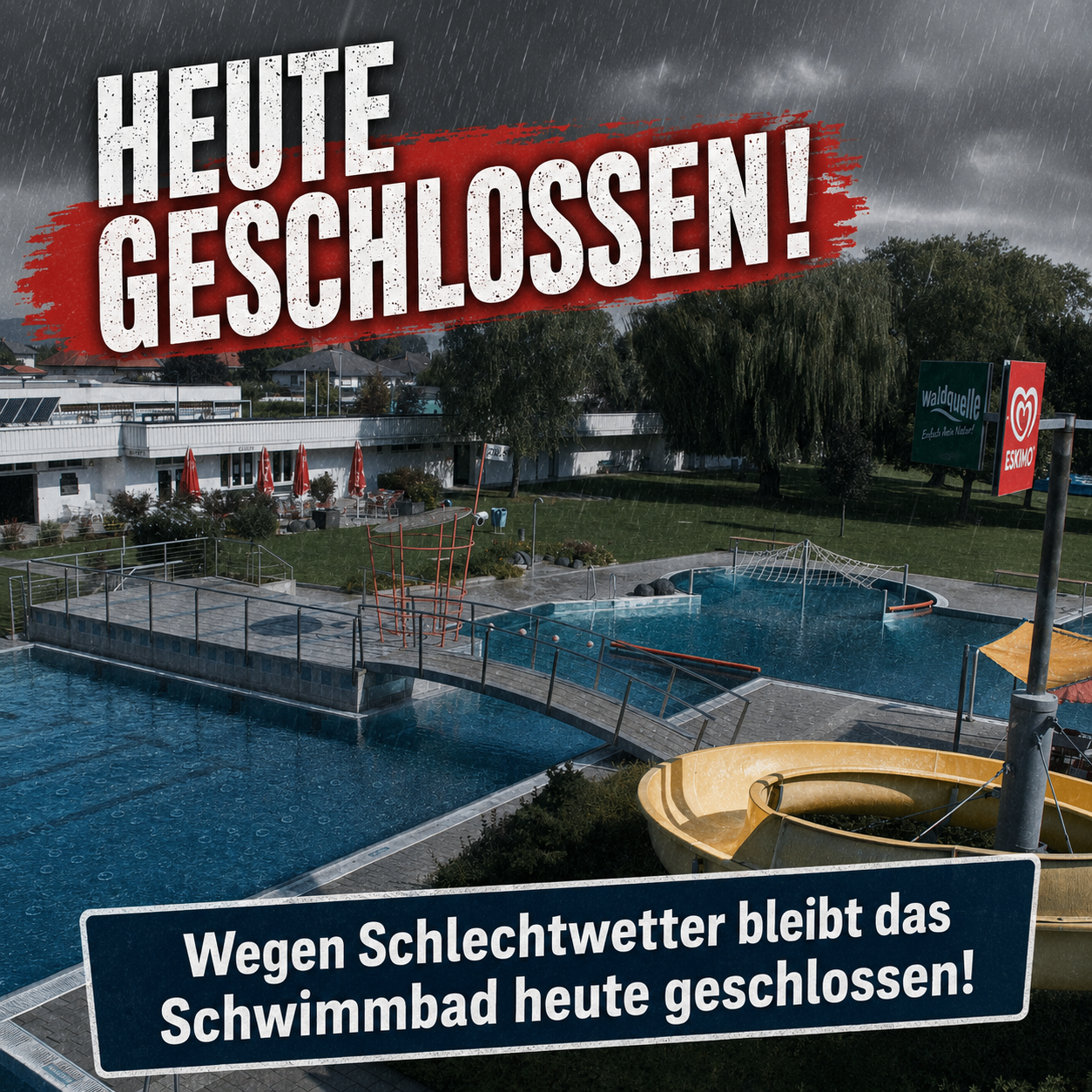 Das Schwimmbad ist heute wegen schlechtem Wetter geschlossen. Es gibt zwei Becken mit einer Rutsche. Bäume und ein Gebäude sind im Hintergrund.