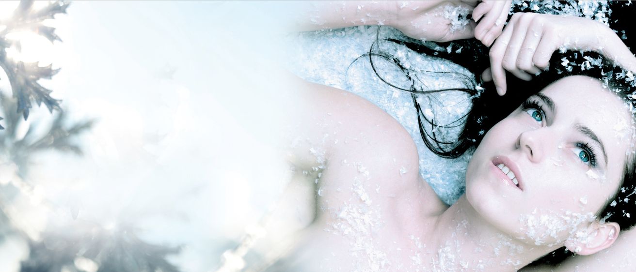Bild enthält, Face, Person, Photography, Portrait, Finger, Adult, Bride, Female, Woman, Bathing