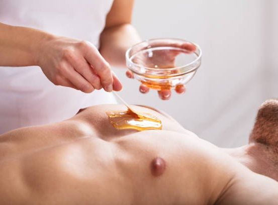 Bild enthält, Spa, Food, Ketchup, Person