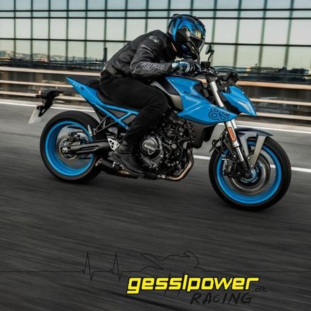 Bild enthält, Machine, Spoke, Helmet, Adult, Male, Man, Person, Motorcycle, Wheel, Motor