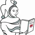 Eine lächelnde Person in einem Narrenkostüm hält ein offenes Buch mit dem Titel 'Jomando Bichkari', auf dessen Cover ein Wappen abgebildet ist.