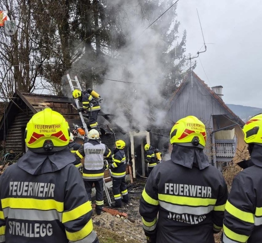 Bild enthält, Adult, Male, Man, Person, Helmet, Fire