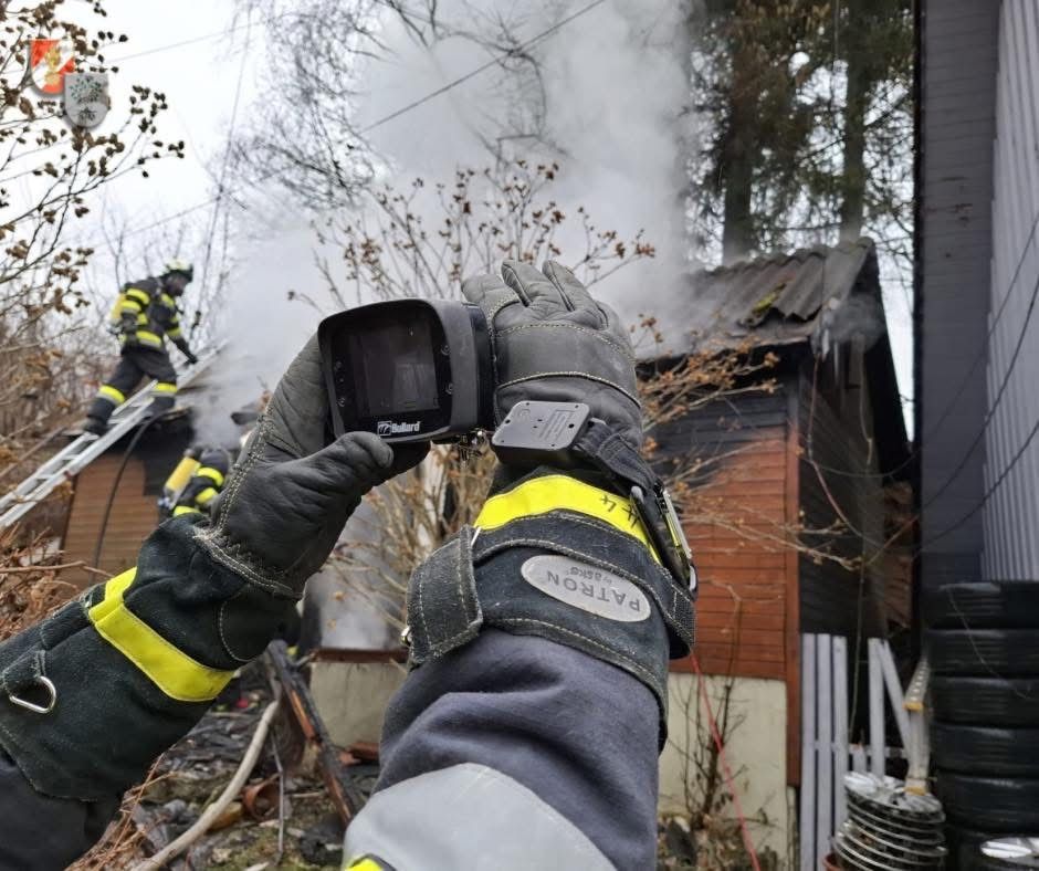 Bild enthält, Adult, Male, Man, Person, Fire