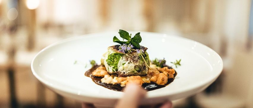 Bild enthält, Food, Food Presentation, Plate, Person