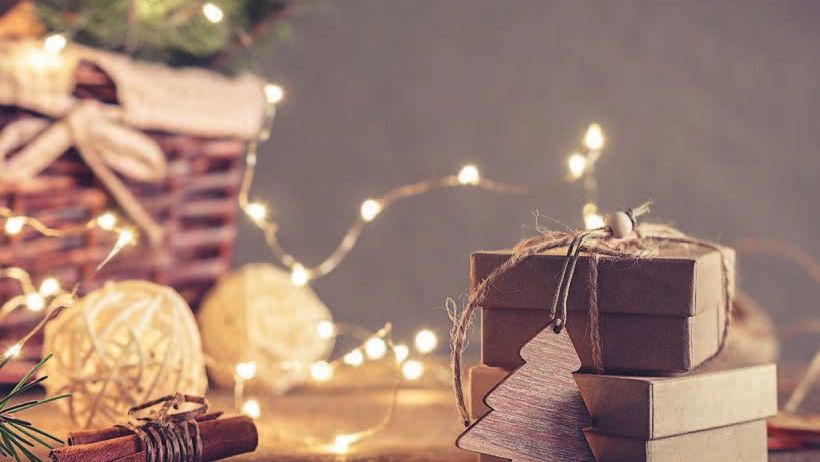 Bild enthält, Christmas, Christmas Decorations, Festival, Dynamite, Weapon