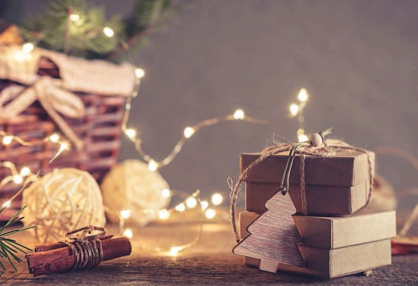 Bild enthält, Christmas, Christmas Decorations, Festival, Dynamite, Weapon