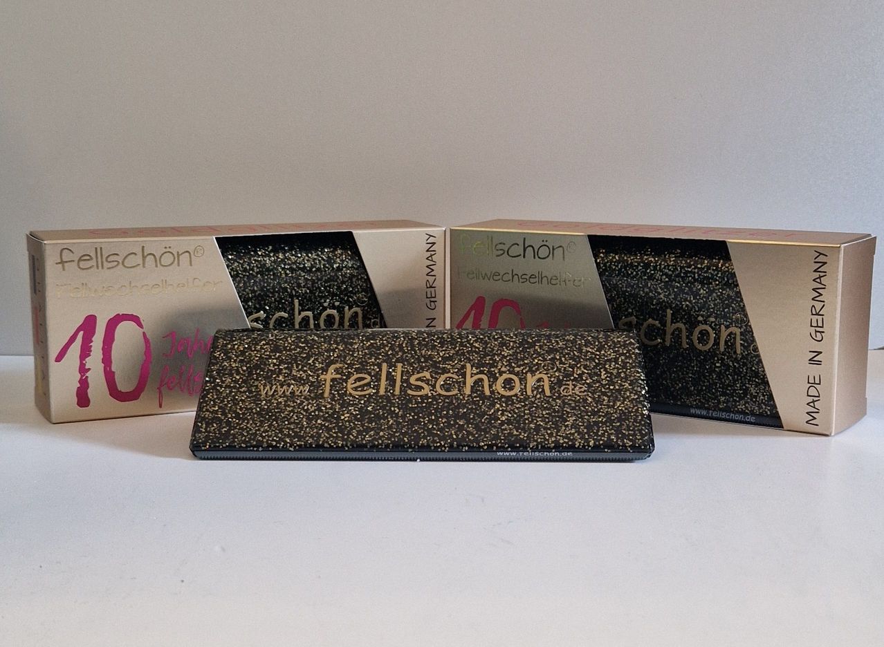 Three boxes of Fellschön products are displayed. The front box has 'fellschön' in gold letters, while the others show 'schön'. The central box has a red '40'.