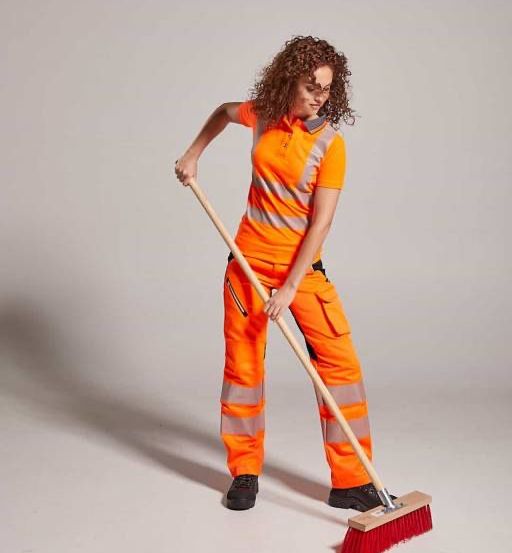 Bild enthält, Person, Worker, Device, Shovel, Tool, Cleaning