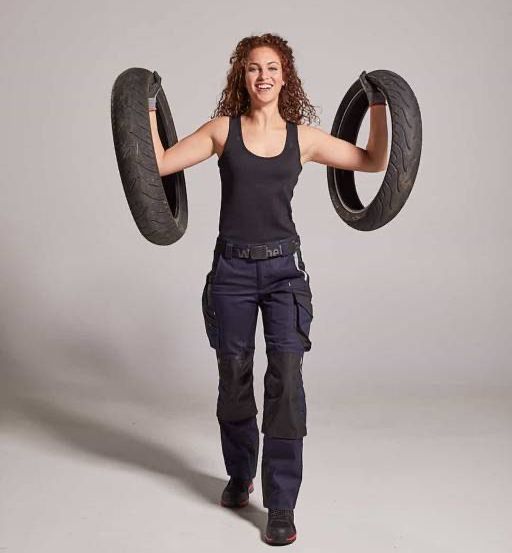 Bild enthält, Tire, Clothing, Pants, Person