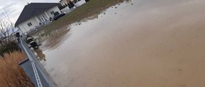 Bild enthält, Flood, Water, Bridge, Person