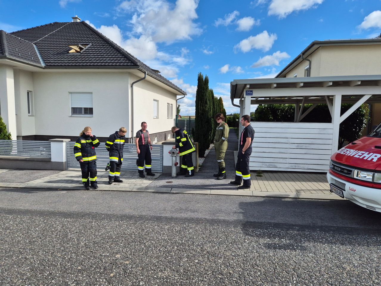 Bild enthält, Person, Car, Transportation, Vehicle, Road