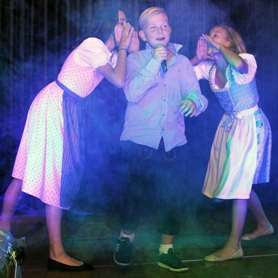 Lighting, Person, Boy, Child, Male, Urban, Stage, Shoe, Club, Dress