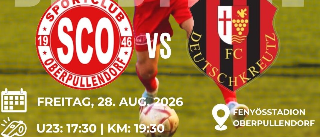 Ein Fußballspieler in roter Uniform dribbelt einen Ball auf einem Feld. Das Bild zeigt ein Derby-Match zwischen Sportclub Oberpullendorf und Deutschkreutz mit Datum und Uhrzeit des Spiels. Das Bild enthält auch Logos von Sponsoren.