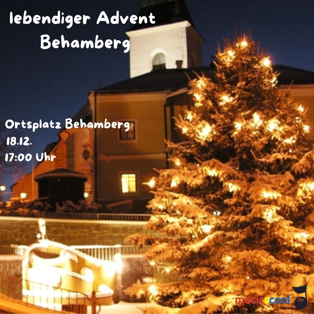 Ein Weihnachtsbaum ist vor einem Gebäude mit Turm beleuchtet. Der Ort ist Behamberg. Das Datum ist der 18. Dezember. Die Zeit ist 17 Uhr.