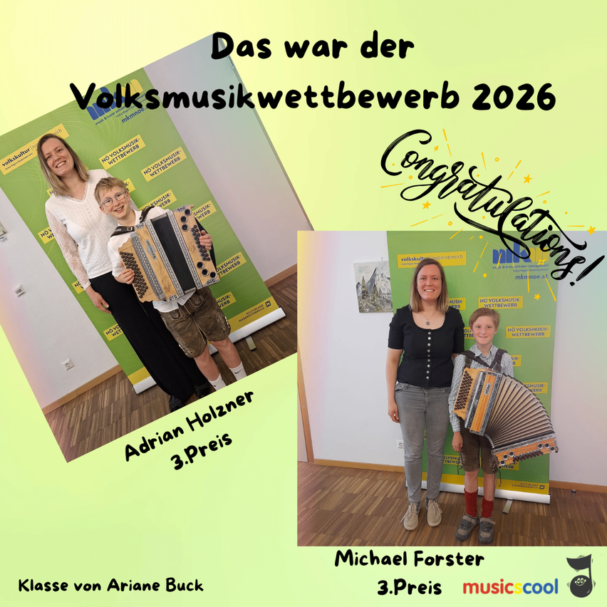 Zwei junge Musiker posieren mit Akkordeons. Einer ist Adrian Holzner, der andere Michael Forster. Beide haben den 3. Preis in einem Wettbewerb gewonnen.