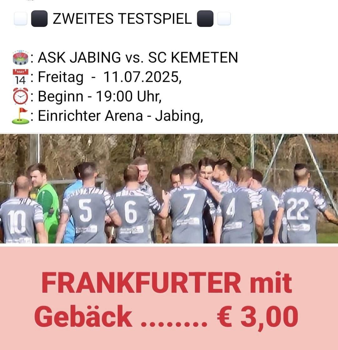 Plakat für ein Fußballspiel zwischen ASK Jabing und SC Kemeten am 14. Mai 2025, Beginn um 19:00 Uhr, im Einrichter Arena, Jabing. Die Spieler in grauen Trikots stehen eng zusammen.