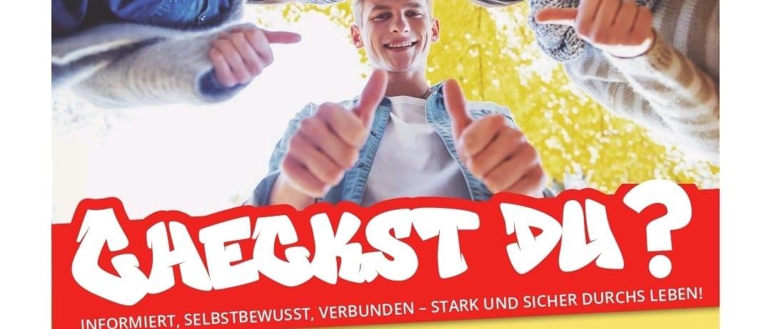 Ein Veranstaltungsposter mit vier lächelnden Personen, die Daumen hochhalten. Es bewirbt 'CHECKST DU?' mit dem Slogan 'Informiert, selbstbewusst, verbunden - stark und sicher durchs Leben!' Die Veranstaltung ist für den 19. Februar von 08:30 bis 13:00 im Rathaus Ferlach geplant.