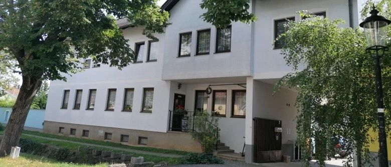 Bild enthält, Architecture, Building, House, Housing, Villa, City, Row House, Manor