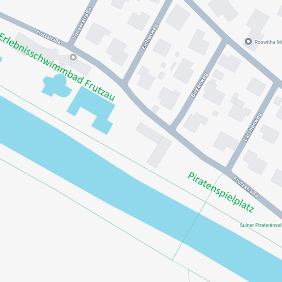 Eine Karte zeigt das Gebiet eines städtischen Schwimmbads und eines Piratenspielplatzes. Das Schwimmbad ist beschriftet und befindet sich in der Nähe von Roswitha Moor.