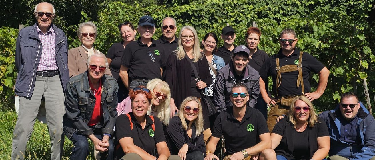 Bild enthält, Nature, Outdoors, Countryside, Rural, People, Person, Farm, Adult, Male, Man