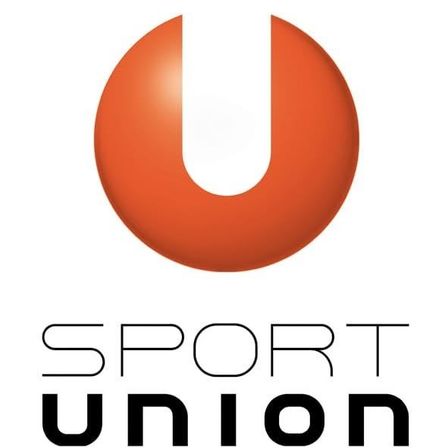 Das Logo von Sport Union zeigt einen hellen orangefarbenen Kreis mit einem stilisierten Buchstaben U in der Mitte, vor weißem Hintergrund. Darunter steht in fetten schwarzen Großbuchstaben 'SPORT', gefolgt von 'UNION' im gleichen Stil.