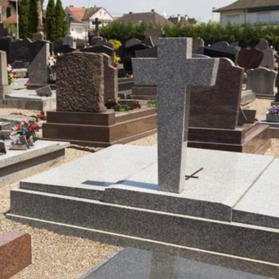 Bild enthält, Tomb, Gravestone, Cross, Symbol