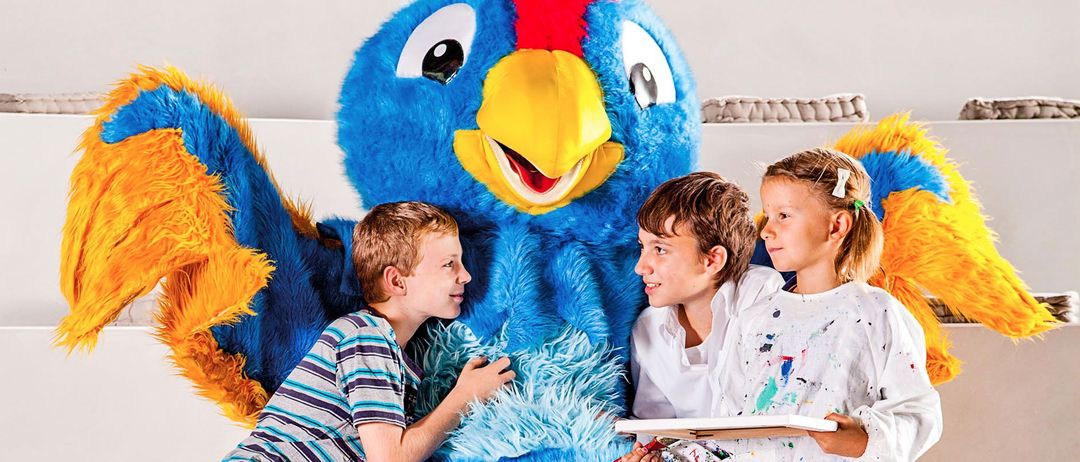 Bild enthält, People, Person, Boy, Child, Male, Shoe, Jeans, Face, Female, Girl