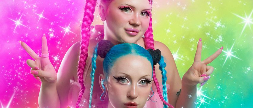 Bild enthält, Finger, Hand, Person, Adult, Female, Woman, Face, Photography, Portrait, Hair