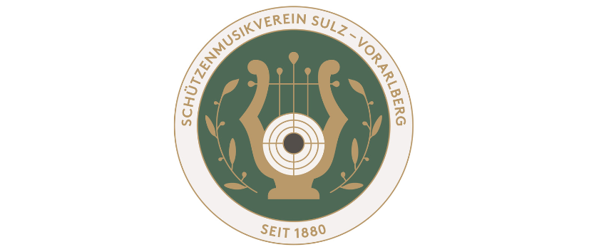 Ein rundes Emblem mit einem Leierinstrument in einem Lorbeerkranz, umgeben von der Aufschrift 'Schützenmusikverein Sulz-Vorarlberg'. Unter dem Emblem steht das Datum 'Seit 1880'.
