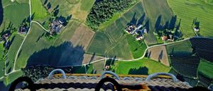 Bild enthält, Outdoors, Nature, Countryside, Rural, Farm, Aerial View, Person