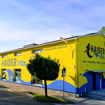 Bild enthält, Architecture, Building, Hotel, Neighborhood, Inn, City, Monastery, Painting, Urban, Street