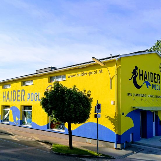 Bild enthält, Architecture, Building, Hotel, Neighborhood, Inn, City, Monastery, Painting, Urban, Street