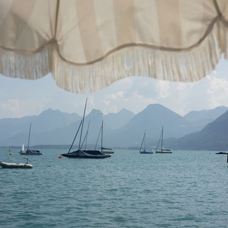 Bild enthält, Boat, Sailboat, Vehicle, Watercraft, Water, Waterfront, Yacht, Nature, Outdoors, Sea