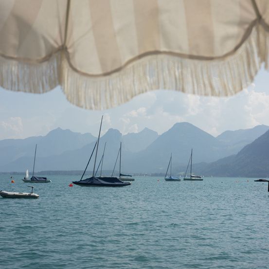 Bild enthält, Boat, Sailboat, Vehicle, Watercraft, Water, Waterfront, Yacht, Nature, Outdoors, Sea