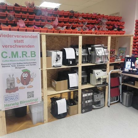 Bild enthält, Indoors, Shop, Computer Hardware, Monitor, Market, Grocery Store, Supermarket, Interior Design