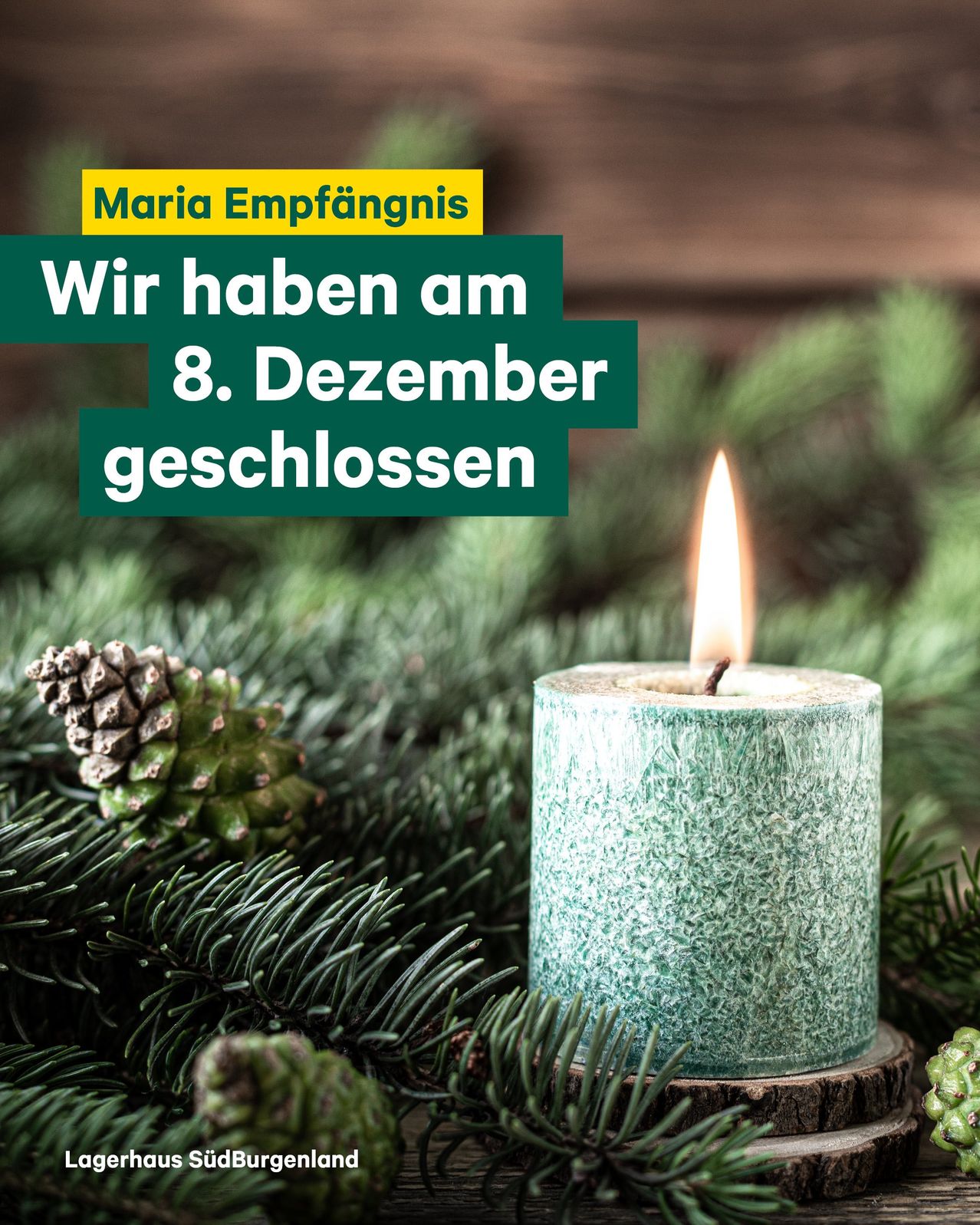 Eine brennende Kerze, umgeben von Tannennadeln, mit einer gelben Textüberlagerung, die 'Maria Empfaengnis' und 'Wir haben am 8. Dezember geschlossen' besagt.