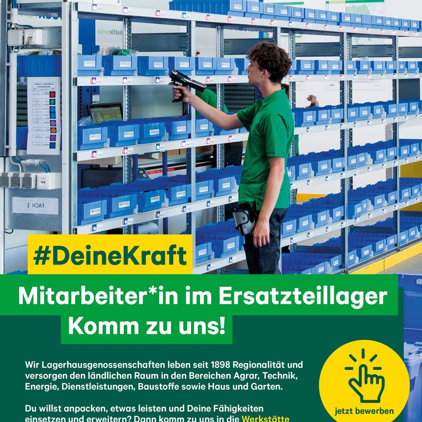 Ein Poster zeigt einen Mann in einem Lagerraum mit einem Scanner in der Hand. Der Text lautet: #DeineKraft. Mitarbeiter gesucht im Ersatzteillager. Komm zu uns! Das Unternehmen ist seit 1898 regional tätig und versorgt die ländlichen Gebiete in den Bereichen Agrar, Technik, Energie, Dienstleistungen, Baustoffe sowie Haus und Garten.