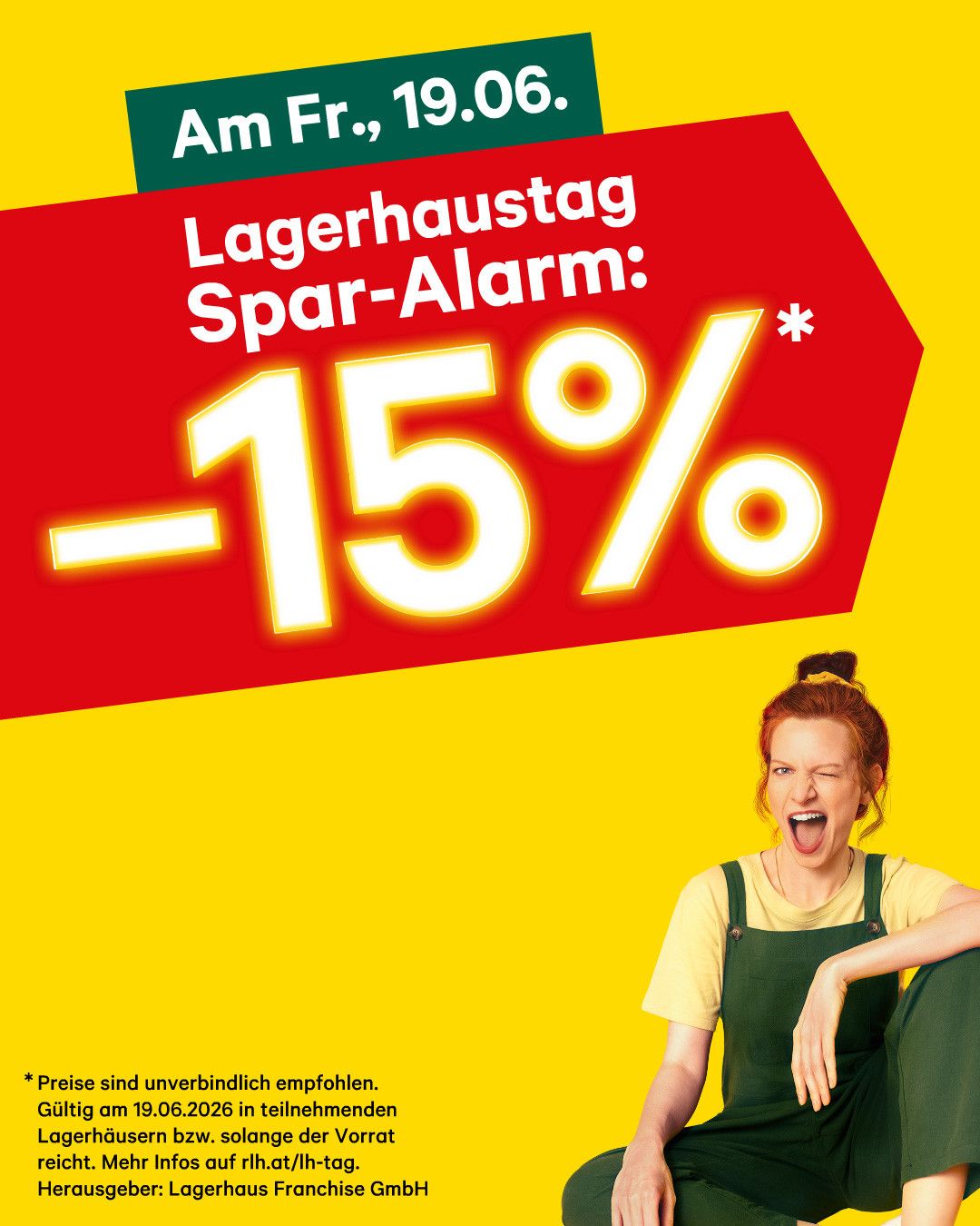 Ein Plakat bewirbt einen Rabatt von 15% auf Lagerbestände, mit einer Frau in einer Latzhose, die auf die Ersparnis reagiert.