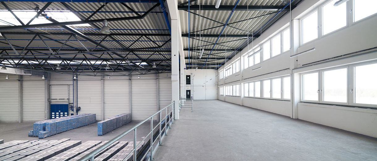 Bild enthält, Architecture, Building, Hangar, Factory