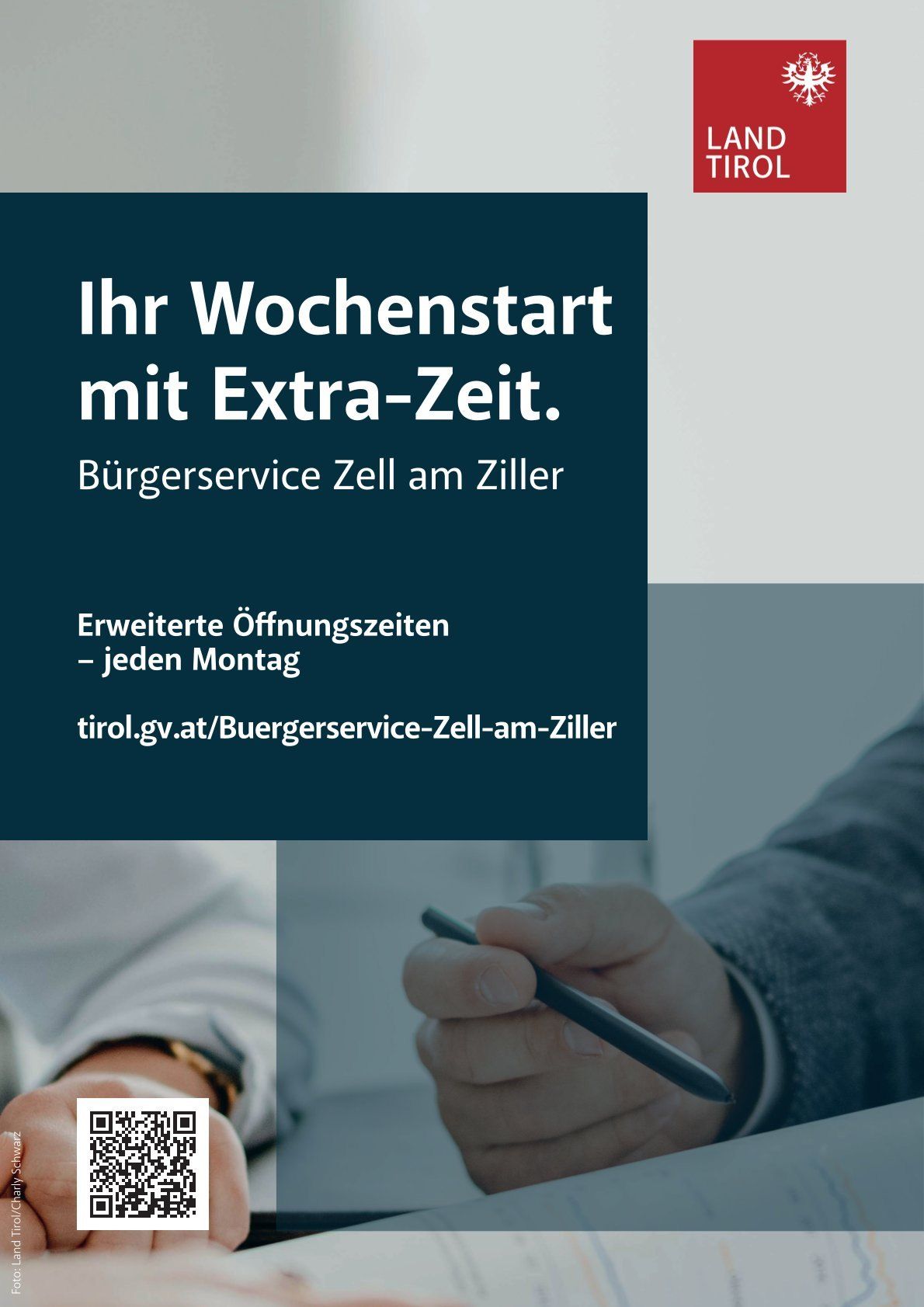 Eine Werbung für den Bürgerservice Zell am Ziller. Sie zeigt ein blaues Banner mit weißem Text, der besagt: 'Ihr Wochenstart mit Extra-Zeit.' Es werden erweiterte Öffnungszeiten jeden Montag erwähnt und eine Website-Adresse angegeben.