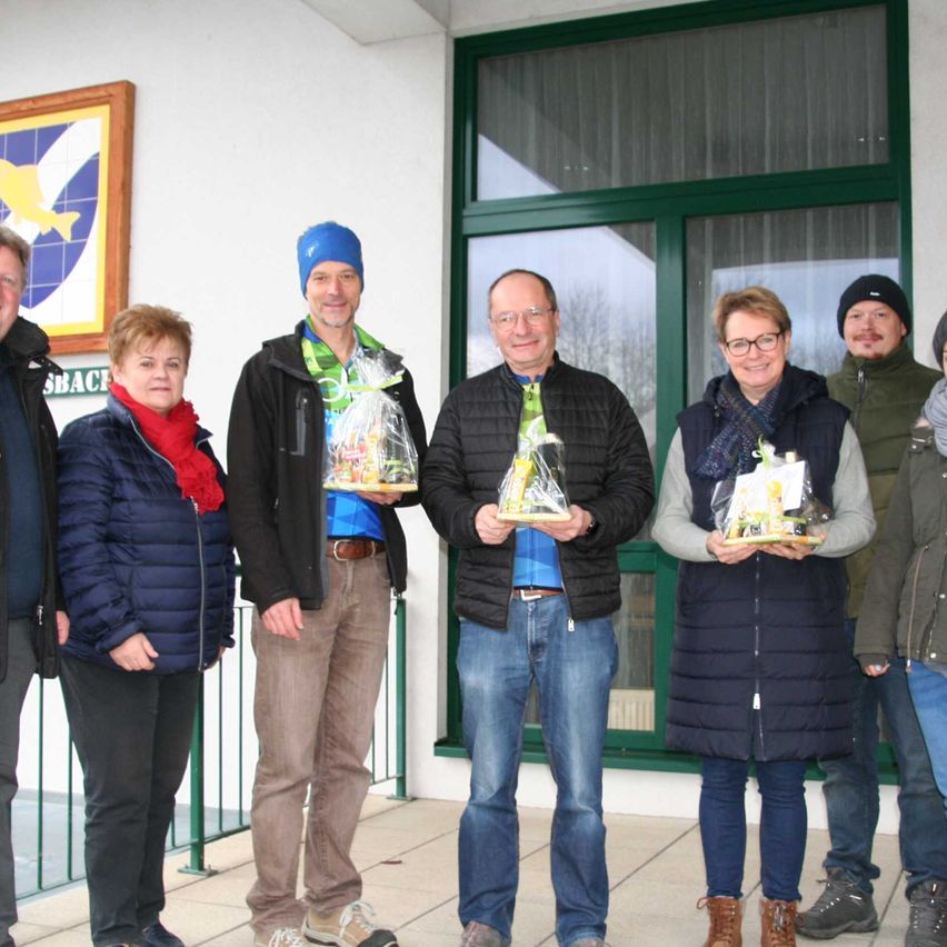 Bild enthält, Pants, Coat, Jacket, Blazer, Jeans, People, Person, Portrait, Adult, Man