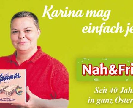 Bild enthält, Advertisement, Poster, Person, Reading, Face, Head, Photography, Portrait, Clothing, T-Shirt