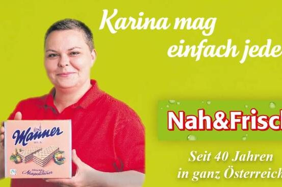 Bild enthält, Advertisement, Poster, Person, Reading, Face, Head, Photography, Portrait, Clothing, T-Shirt