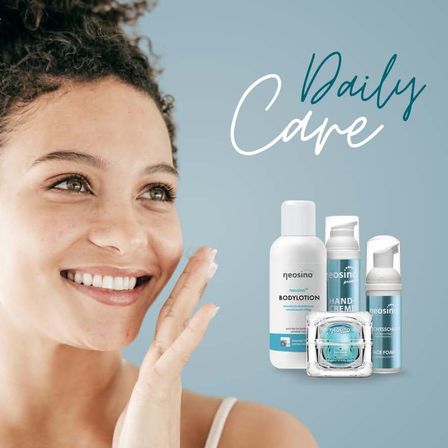 Bild enthält, Adult, Female, Person, Woman, Head, Face, Portrait, Cosmetics, Bottle, Lotion