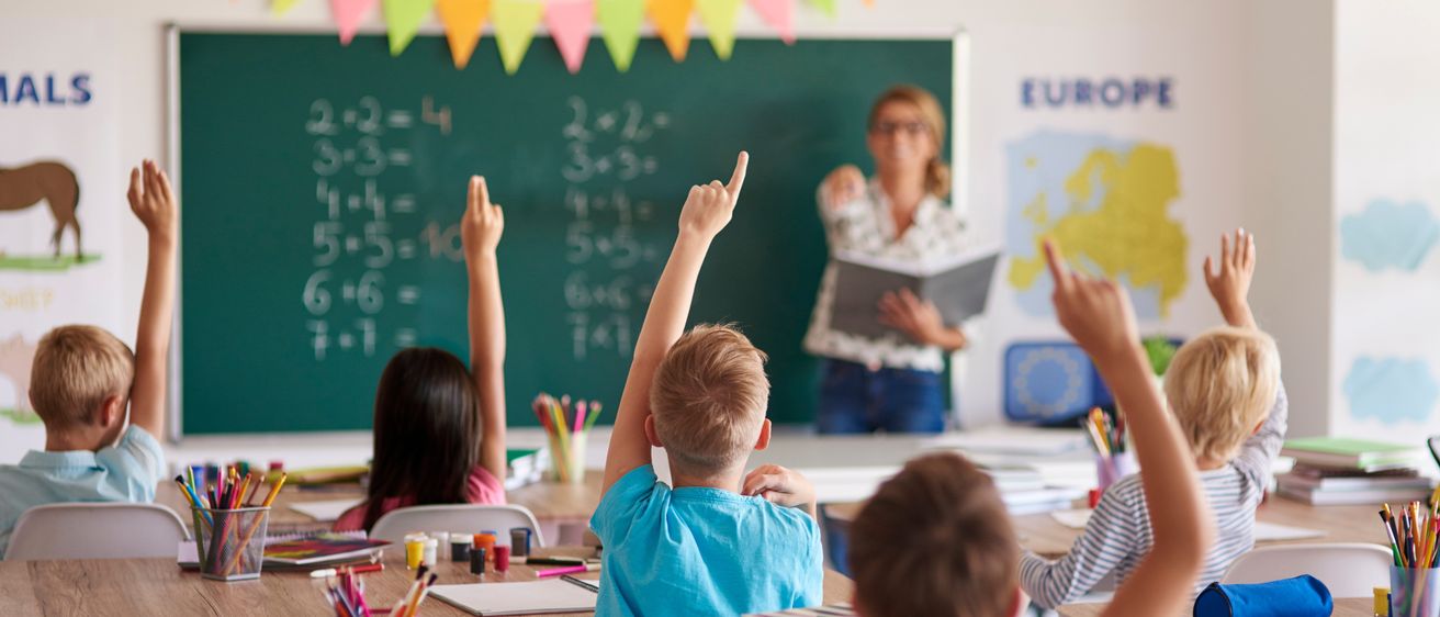 Bild enthält, Person, Student, Boy, Child, Male, Female, Girl, Teen, Face, Head