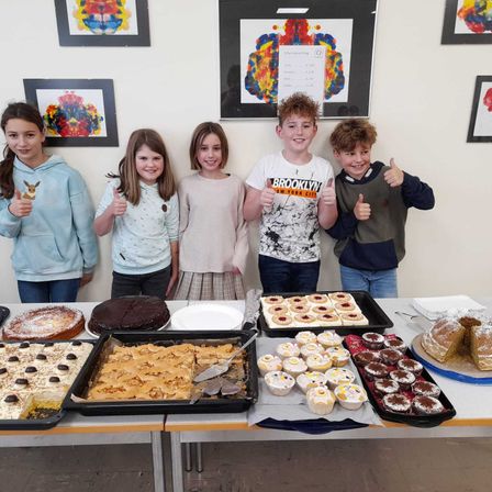 Bild enthält, People, Person, Brunch, Fun, Party, Boy, Child, Male, Birthday Cake, Birthday Party