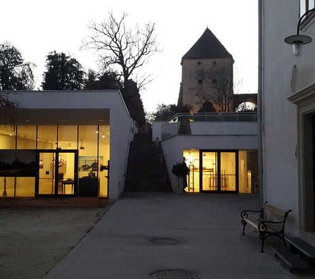 Bild enthält, City, Street, Urban, House, Housing, Villa, Bench, Furniture, Outdoors