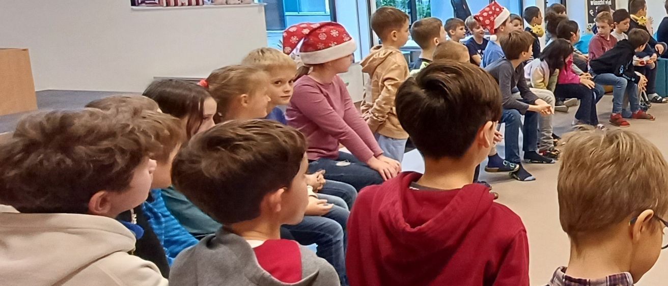 Bild enthält, Child, Female, Girl, Person, Boy, Male, Face, Kindergarten, School, Indoors