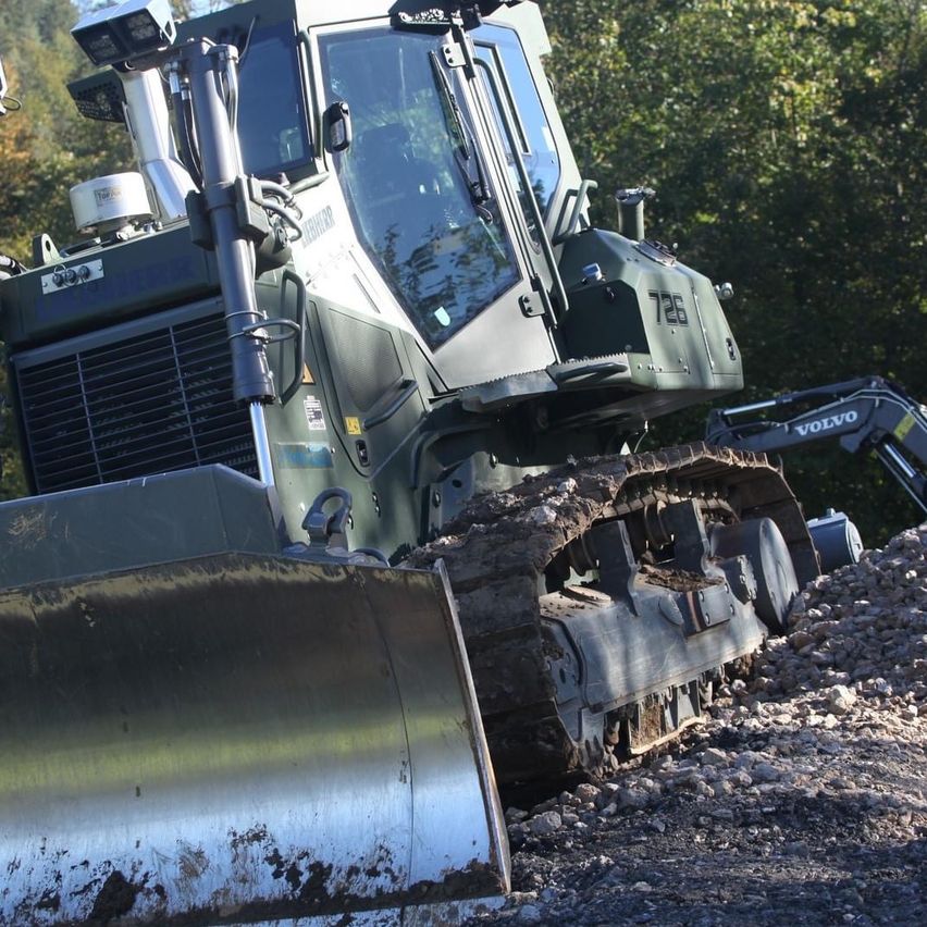 Bild enthält, Machine, Bulldozer, Person