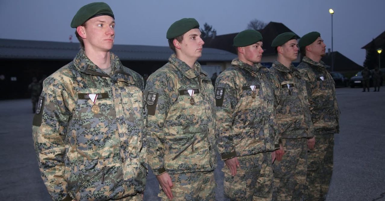 Bild enthält, Military, Military Uniform, Person, Soldier, Army, Adult, Male, Man, Armored, Troop